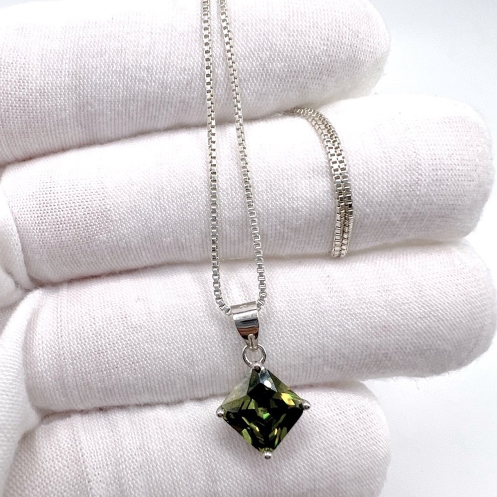 .925 Sterling Silver Peridot Cz Necklace